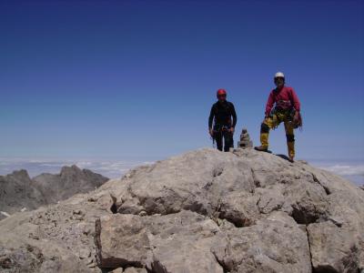 <font size="4" color="#009900"><strong>JUANCHU Y MATEO CORONAN EL NARANJO DE BULNES</strong></font>