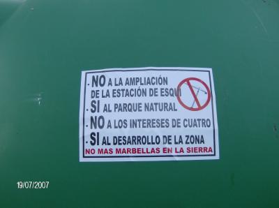 <strong><font size="3" color="#330066">PEGATINAS CONTRA LA AMPLIACION DE LA COVATILLA Y EN DEFENSA DEL PARQUE NATURAL</font></strong>