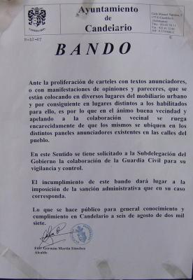 BANDO CONTRA CARTELES PUESTOS FUERA DE LOS SITIOS CONVENCIANALES