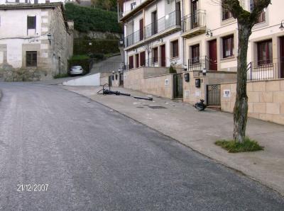 El hielo provoca un accidente en la calle Barranco